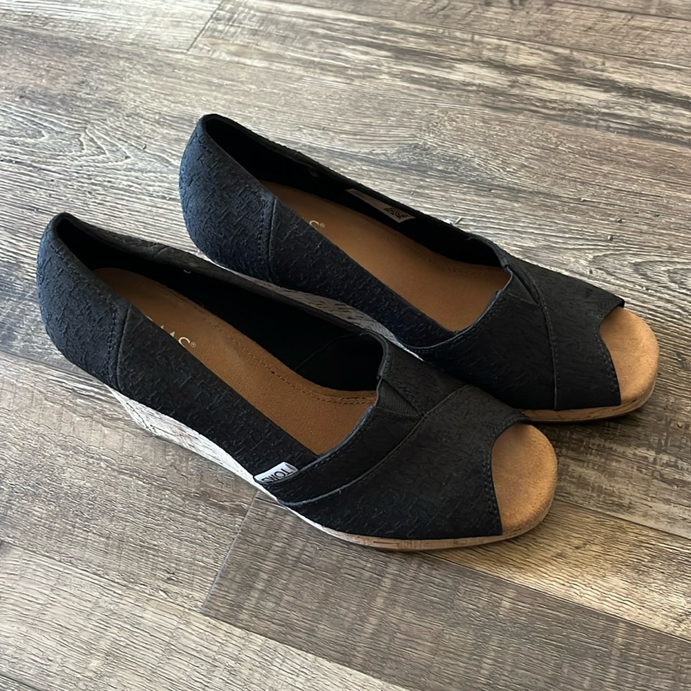 Toms open toe wedge size 7.5, worn once!